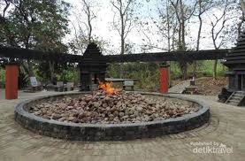 Harga tiket masuk kayangan api abadi kita hanya cukup membayar rp. 33 Tempat Wisata Di Bojonegoro Terbaru Yg Wajib Dikunjungi Saat Liburan