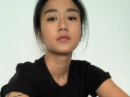 Gayanya yang tegas dan stylish selalu melekat pada dirinya. Awal Mula Chef Renatta Moeloek Jadi Juri Masterchef
