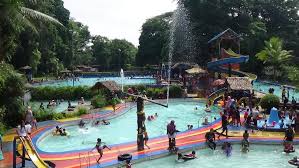 Kolam renang dirumah tidak hanya sebagai sarana dalam proses pembuatan kolam renang, hal yang harus diperhatikan adalah ukuran luas kolam renang, ukuran kedalaman kolam renang. Libur Imlek Pengunjung Objek Wisata Mangkubumi Naik 200 Jabar Publisher