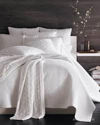 10 Facons D Integrer Le Style Farm House Chez Soi Meme En Ville Bedroom Interior Interior Design Bedroom Home Decor