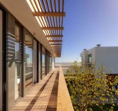 Wooden Deck Balcony With Slatted Wooden Awning And Sliding Glass Door Exterior At Big Bay Beach House Beachside Re Balcony Design Exterior Design Architecture