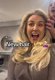 Nothing like having someone that makes you feel better inside & out  ✨💁🏼‍♀️🎀💕 @mariannekeena276 youre a wizard! @Agnes Burke Hairdressers  #hair #hairappointment #hairvlog