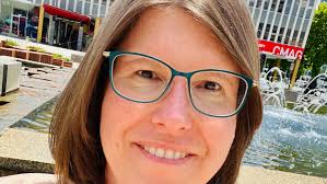 How to spot a workplace bully