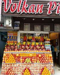 yine bir ankara klasigi volkan piknik kurulus 1962 dukkan her sabah 5 te acilir meyveler itinayla dizilir gece 00 00 da kapanir meyveler yine itinayla to