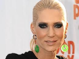 She is an actress, known for verbotene liebe (1995), promi big brother (2013) and da wo die heimat ist (2004). Designerin Sarah Kern Erscheint Nicht Zum Betrugsprozess In Freiburg Freiburg Badische Zeitung