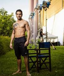 The actor is currently single, his starsign is gemini and he is now 39 years of age. Picture Of Elyas M Barek