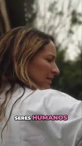 Isabela Cisneros en Mañana Latina comparte cómo practicar la gratitud cada  día para transformar tu bienestar emocional. Isabela Cisneros joins Mañana  Latina to share simple ways to practice gratitude and elevate your