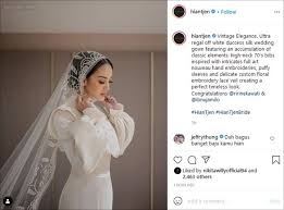 Kalau kamu bingung menentukan desain dan model jas pernikahan yang hendak kamu gunakan, berikut ini adalah model jas pengantin pria yang bisa kamu pertimbangkan. Gaun Pernikahan Ririn Ekawati Jadi Sorotan Warganet Kirain Biarawati