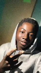 CapCut @𝙔𝙊𝙐𝙉𝙂𝙀𝙎𝙏 🗞🎒