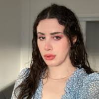 Kim Josephs's Instagram, Twitter & Facebook