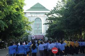 Pengibaran bendera merah putih diiringi lagu kebangsaan indonesia raya. Unimus Gelar Upacara Bendera Peringati Hut Kemerdekaan Ke 74 Pendidikan Bahasa Inggris Unimus