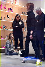 Shop at saks off 5th today. Sarah Jessica Parker Helps Customers Try On Shoes At Her Nyc Pop Up Shop Photo 4001014 Sarah Jessica Parker Pictures Just Jared