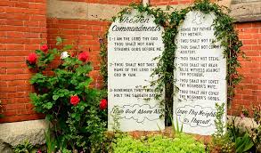 Escriba una historia que permita evidenciar la importancia de la autonomía y la toma de decisiones, en relación con la conciencia moral. Los 10 Mandamientos De La Iglesia Catolica Cuales Son Y Que Significan