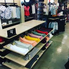 Tank Top Table Visual Merchandising Rue21 Visual Merchandising Visual Shop Display Stands