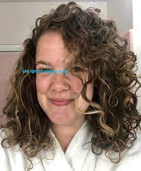 Heating a small saucepan, i scooped out about a tablespoon of coconut oil and allowed it to melt into a liquid form. Good Morning Peep My Curls After Sotc W Coconut Oil Routine In Comments Advice Welcome Curlyhair