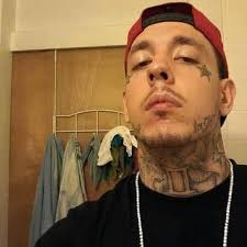 Does anyone recognise this tabby cat, it has a red collar.