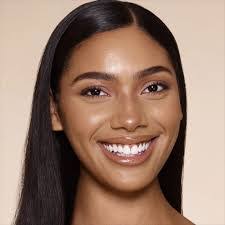 Allison Kirch's Instagram, Twitter & Facebook