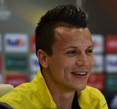 Konoplyanka играет с 2019 в шахтер донецк (шахтер). Konoplyanka Evgenij Olegovich Vikipediya