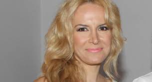 Η Ξανθίππη του «Πενήντα-Πενήντα», σε νέα -πολύ- ροκ καριέρα, τα "σπάει"!