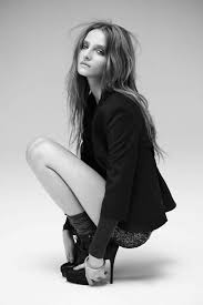 Black And White Model Photoshoot 15 Incredible Black And White Model Photography Fashion Model Poses Models Photoshoot Studio Fashion Photography Poses