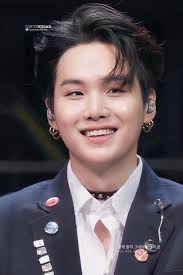 Min yoongi, wie suga mit bürgerlichem namen heißt, meldete sich auf dem fanportal weverse ebenfalls zu wort. Pin By Nis On Suga Bts Suga Bts Yoongi Suga