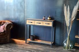 Pour les personnes désireuses d'un noir foncé mat style industriel. Console 3 Tiroirs En Bois Clair Et Metal Noir Sur Mesure Gaia