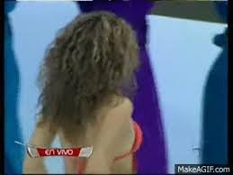 Скачивай и слушай shakira hips don't lie bamboo 2006 fifa world cup mix и shakira hips don't lie featuring wyclef jean bamboo 2006 fifa world cup на zvooq.online! Shakira Hips Don T Lie Bamboo On Make A Gif