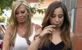 Hace justo una semana, belén esteban estaba dando el 'sí, quiero' al hombre que le salvó la vida en todos los. El Gran Cambio De Andrea Janeiro En La Boda De Su Madre Belen Esteban El Comercio