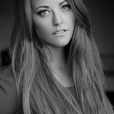 Sara Gunderson's Instagram, Twitter & Facebook