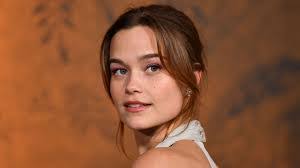 Sarah Catherine's Instagram, Twitter & Facebook