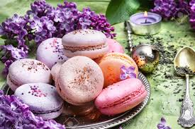 Check spelling or type a new query. Immagini Stock Torta Di Macarons E Ramo Di Fiori Di Lilla Primaverili Image 78587003