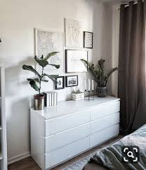 Pin By Emma Cain On Home Inspo In 2020 Home Living Room Room Decor Apartment Decor