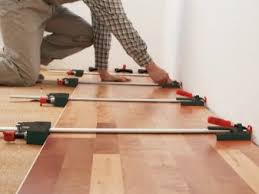 إفعل بنفسك الأرضيات الخشبية تعليمات خطوة بخطوة 89 صورة كيفية وضع بشكل صحيح على أرضية خرسانية مع الركيزة والتكنولوجيا وطرق لوضع الكلمة