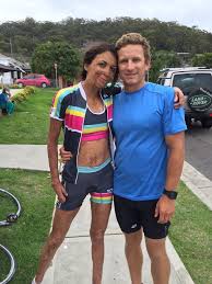 Orman yangınında vücudunun %65 yanıyor ve yangında sağ elini de kaybediyor. Turia Pitt On Twitter Morning Bike Rides With The Bike Gang Yeah Https T Co Ohfykjz40n