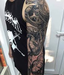 Tattoo Vorlagen Manner Mann Mit Biomechanischer Totowierung Am Arm Armeltatowierungen Biomechanik Tattoo Ganzarm Tattoos