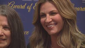 Erin Andrews talks battle with cancer, Packers, Rodgers' future