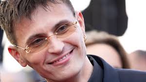 Raphaël se confie sur sa mère fan de Johnny