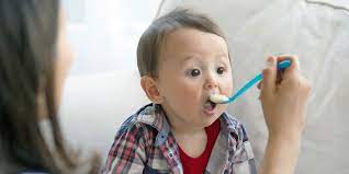 Wann ist ein baby bereit für den ersten brei? Darf Mein Baby Das Essen Baby Und Familie