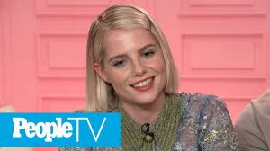 She is famous for being a tv actress. The Politician S Lucy Boynton Called Boyfriend Rami Malek After Bad Audition Peopletv Youtube