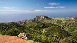 La gomera es una de las ocho islas del archipiélago canario (), la segunda isla más pequeña (tercera si se incluye a la graciosa, considerada una isla menor).la gomera está situada en el océano atlántico, en la parte occidental del archipiélago canario.pertenece a la provincia de santa cruz de tenerife.su capital es san sebastián de la gomera, donde se ubica la sede del cabildo insular. La Gomera Fortaleza Gefuhrter Wanderurlaub