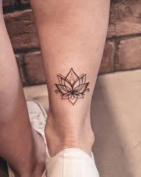 Small black ink vine tattoo for girls ear back. 42 Simple Small Beautiful Tattoos For Women Tattoodesigns Tattooideas Beautifultattoo Wrist Tattoos For Women Leg Tattoos Women Beautiful Tattoos For Women