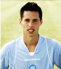 Estatísticas da carreira (partidas jogadas, golos, cartões) e o historial das transferências. Marek Hamsik Leaves Naples To Play In China At Dalian Yifang But The Neapolitans Will Always Cheer For Their Captain Slovak Is The Last Blue Flag Chinaples