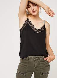Modèle à encolure en v avec fines bretelles réglables. Ikks Women Top Top Caraco Dentelle Noir Bn11105 Noir Vetements Chez Sarenza 408192