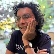 Genomics of exceptions to scaling of longevity to body size