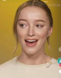 Julia Estrin's Instagram, Twitter & Facebook