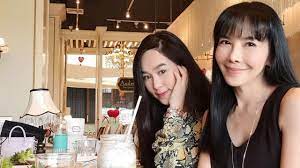 น้ำตาล ลูกสาว 'ตั๊ก มยุรา' ตอบชัด! J Ekn0wbs8ampm