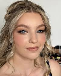 Daisy Hare's Instagram, Twitter & Facebook