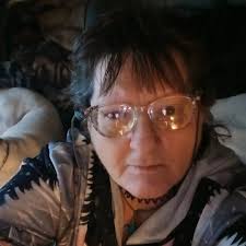 read 🔗:  https://twistedsifter.com/2025/04/she-made-plans-to-share-a-hotel-room-but-now-shes-getting-pushed-into-the-very-worst-spot/?utm_source=FB-Photo-InComments&utm_medium=FB-Photo-InComments&utm_campaign=FB-Photo-InComments-NEW-DYK