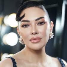 I'm proud of myself because I survived the days I thought I couldn't. ✨⚡️🌟  Shoot Day 🎥 Makeup 💄 Nancy Soriano Hair by Archie Gilbero Hair Color The  BLOC by Junie Sierra