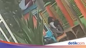 Mahasiswa ini tak menyangka gadis yang ia perkosa adalah sepupu dari pacarnya tribun timur, 06/03/2019. Heboh Video Sejoli Mesum Di Pinggir Jalan Perkotaan Garut